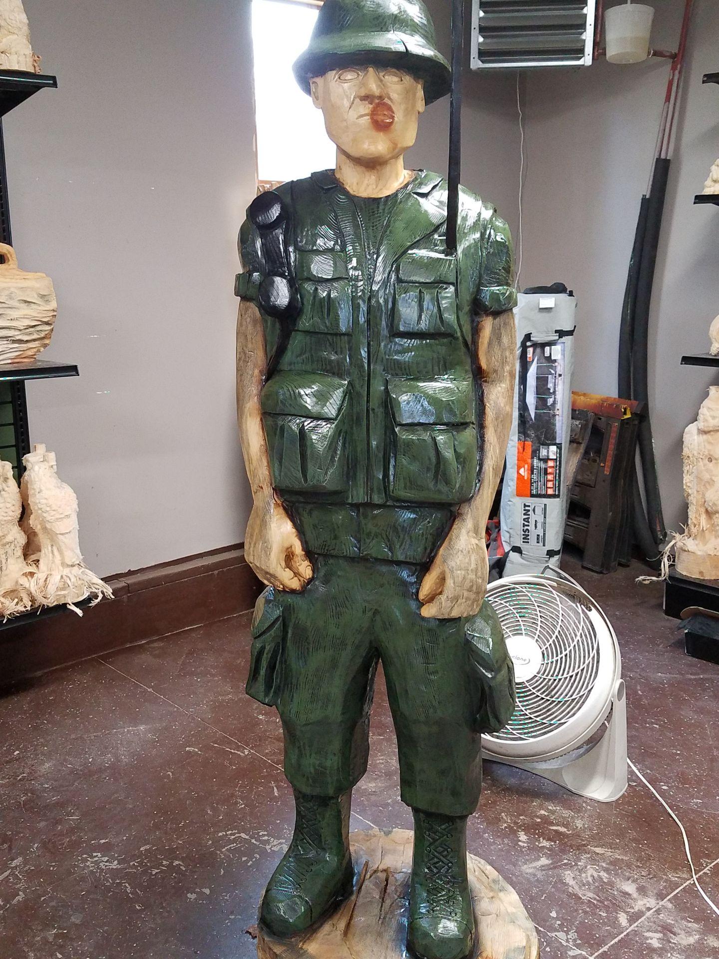 Montoya Chainsaw Carving 13